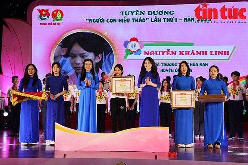Tuyên dương những 'đóa hoa thơm' hiếu thảo trong mùa Vu lan