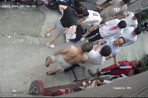 Thông tin ban đầu vụ nữ giáo viên mầm non tham gia hành hung nam sinh gây xôn xao
