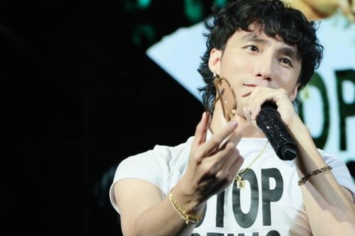 Sơn Tùng M-TP lầy lội trả lời fan sau tình huống 'dở khóc dở cười' khi đi diễn
