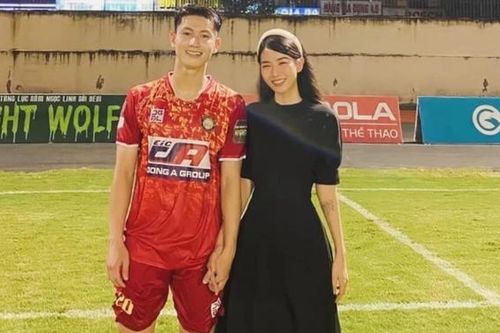 Hot boy Đội tuyển Việt Nam công khai hẹn hò bạn gái đa tài