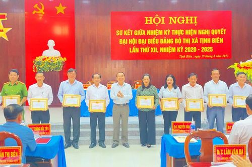 Quyết tâm xây dựng TX. Tịnh Biên phát triển nhanh và bền vững