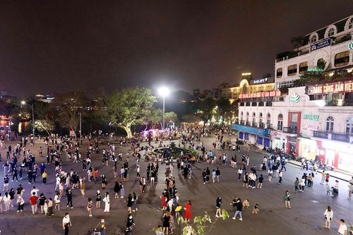 Quận Hoàn Kiếm kéo dài thời gian hoạt động không gian đi bộ trong 4 ngày nghỉ lễ 2/9