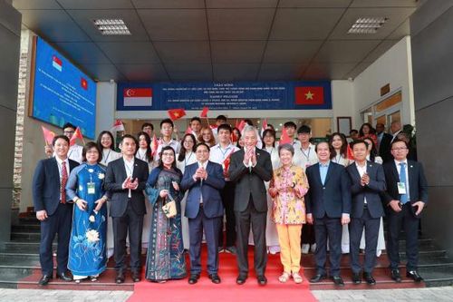 Thủ tướng Phạm Minh Chính và Thủ tướng Lý Hiển Long thăm ĐHQG Hà Nội, ăn trưa cùng sinh viên