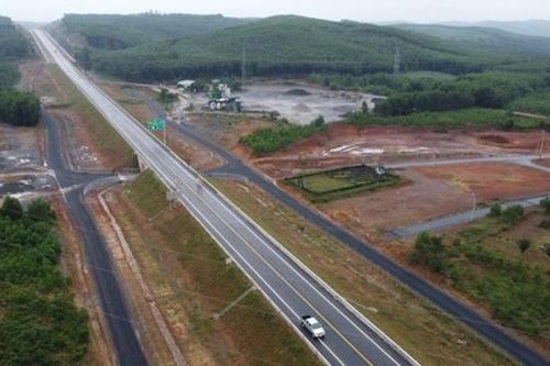 Xử lý nghiêm các vi phạm trong cấp phép khai thác khoảng sản cho dự án xây dựng đoạn Cam Lộ- La Sơn