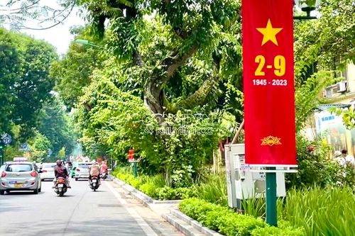Thủ đô Hà Nội trang hoàng cờ hoa đỏ thắm chào mừng ngày Quốc khánh 2/9