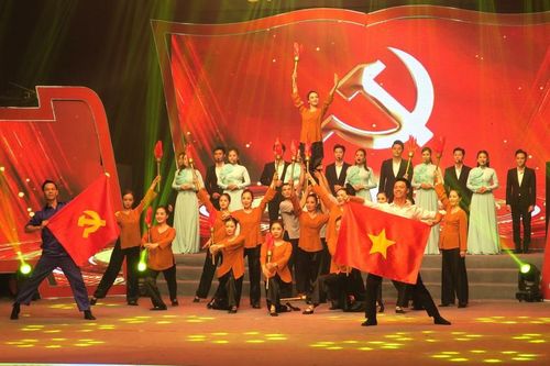 Hải Phòng: Chương trình nghệ thuật 'Ngọn đuốc soi đường' lan tỏa dấu ấn, giá trị lịch sử