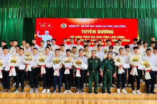 Lâm Đồng: Tuyên dương 52 thí sinh trúng tuyển trường quân đội