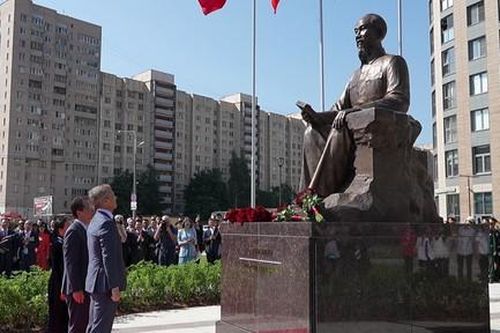 Ra mắt phim tài liệu 'Hồ Chí Minh - Con đường phía trước'