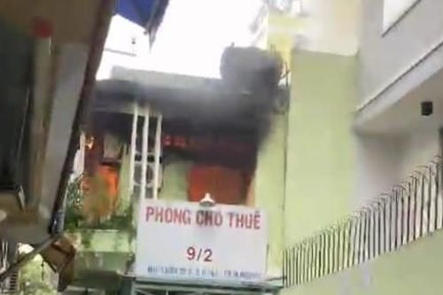 Căn nhà cho thuê ở TPHCM bốc cháy dữ dội, 2 người tử vong
