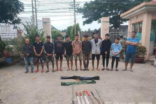 Chặn kịp thời 11 đối tượng mang dao, mã tấu đi giải quyết mâu thuẫn