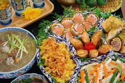 Các mẹ đảm đua nhau khoe mâm cúng Rằm tháng 7 mặn, ngọt khiến ai cũng mê