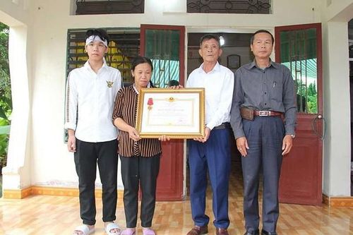 Truy tặng Huân chương Dũng cảm cho Phạm Ngọc Anh hy sinh trong vụ sạt lở tại đèo Bảo Lộc