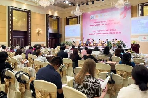 Cam kết của Roche trong chăm sóc ung thư phụ nữ từ chẩn đoán đến điều trị
