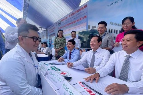 TPHCM: Bệnh viện, trạm y tế lúc nào cũng cần tuyển bác sĩ