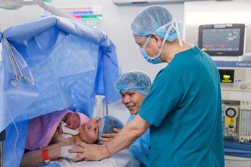 Lần đầu tiên can thiệp tắc mạch bướu máu bánh nhau cứu sống thai nhi