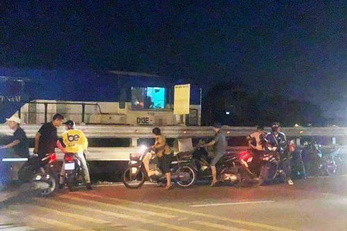 Hà Nội: Va chạm với tàu hỏa, nam thanh niên tử vong