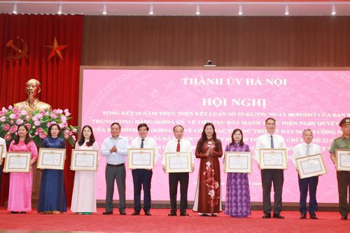 Vai trò, vị thế của phụ nữ Thủ đô ngày càng được nâng cao trong đời sống xã hội