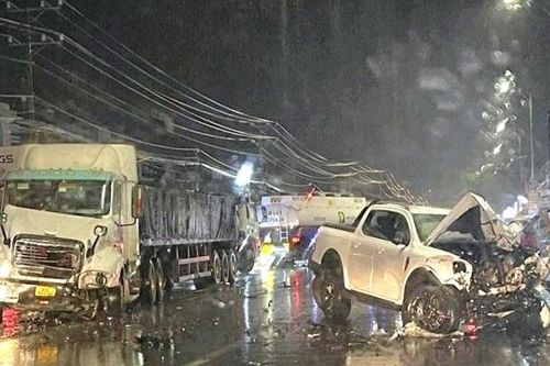 Tai nạn giao thông 30/8/2023:Đâm liên hoàn ở Quốc lộ khiến 3 ô tô biến dạng