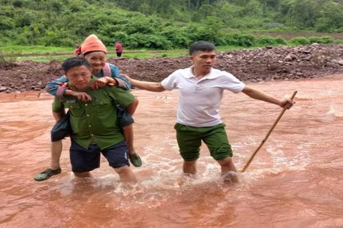 Bài 2: Vùng khó có Đảng dẫn đường
