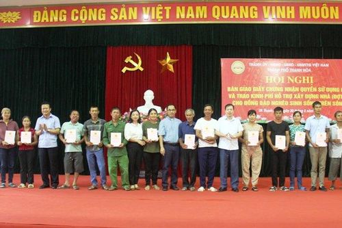 Thêm 15 hộ sinh sống trên sông ở Thanh Hóa được cấp đất, hỗ trợ xây dựng nhà ở