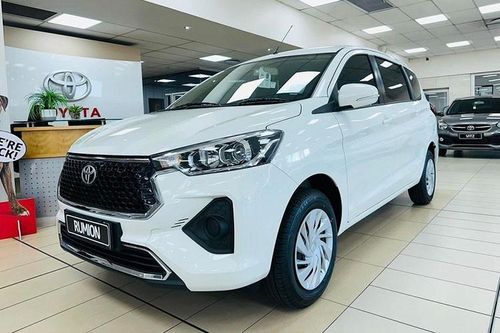 Cận cảnh Toyota Rumion 2023 từ 300 triệu đồng, 'đàn em' Suzuki Ertiga