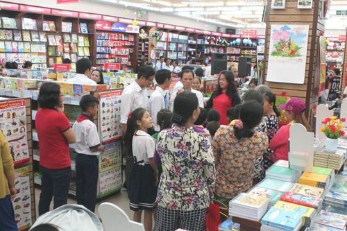 Địa phương nỗ lực bảo đảm đủ sách giáo khoa trước năm học mới