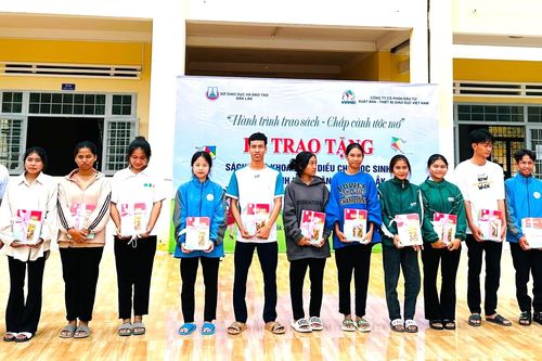 Trao gửi yêu thương đến học sinh vùng khó khăn ở Đắk Lắk