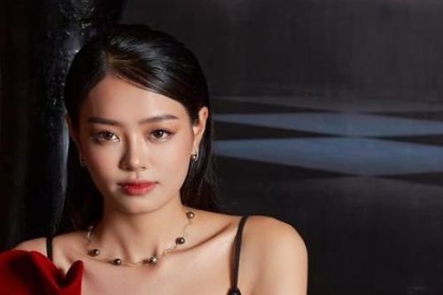 Nhan sắc ngọt ngào, rạng rỡ của Á hậu Bùi Khánh Linh