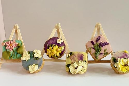 Muôn kiểu bánh Trung thu độc lạ làm mưa làm gió trên thị trường