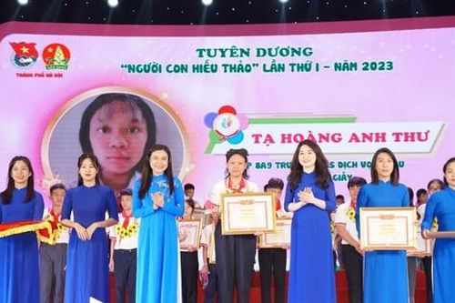 Xúc động câu chuyện của những người con hiếu thảo