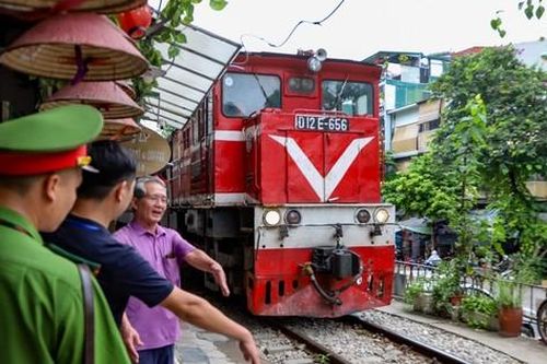 Hà Nội siết chặt quản lý 'phố cà phê đường tàu' dịp lễ 2/9