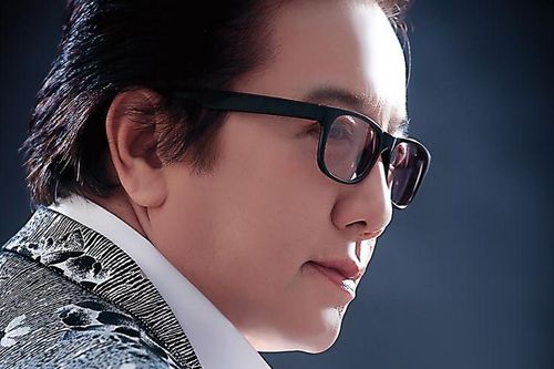 Danh ca Elvis Phương bị cha từ mặt do đam mê nghề hát
