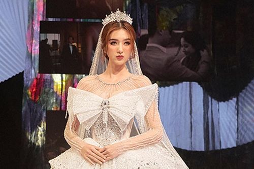Vợ Hồ Quang Hiếu diện váy cưới làm từ 60m vải sau lễ ăn hỏi