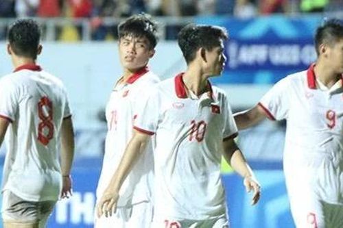 Các nhà vô địch U23 Đông Nam Á -2023 tập gì buổi đầu hội quân?; Mức lương 400 triệu đồng mỗi tháng cản trở Đặng Văn Lâm rời Bình Định.