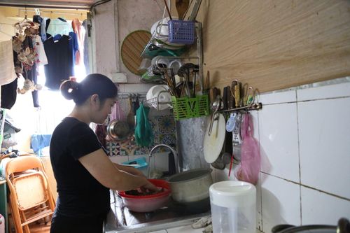 Công nhân với nỗi lo tiền đóng học cho con