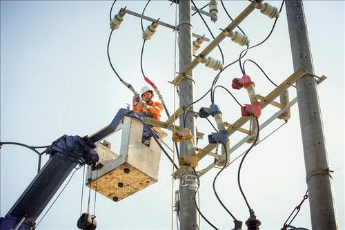 Sửa đổi Luật Điện lực: Tư nhân được làm truyền tải, xóa bỏ bù chéo