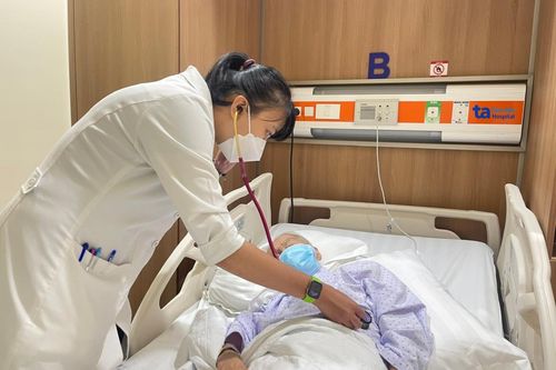 Quét vườn chôm chôm, cụ bà bị ve mò cắn phải nhập viện cấp cứu