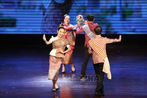 Giao lưu nghệ thuật tôn vinh sắc màu văn hóa các thành viên ASEAN