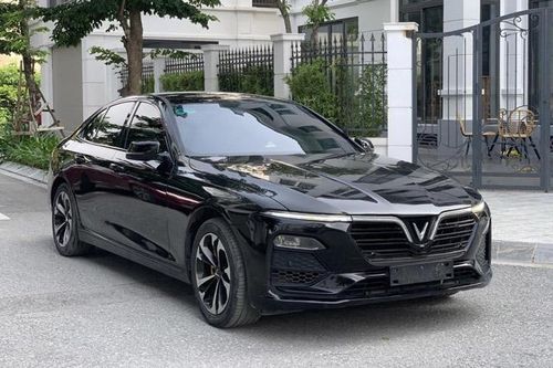 VinFast Lux A2.0 cũ giảm giá 'kịch sàn' trong tháng Ngâu, chỉ còn 'nhỉnh' 500 triệu đồng