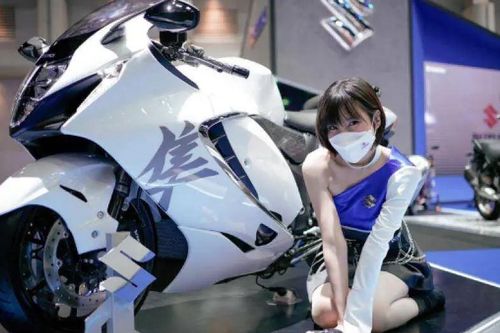 Dàn người đẹp khoe dáng bên siêu mô tô khủng