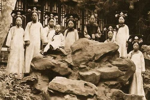 Loạt ảnh hiếm 'bóc trần' nhan sắc thái giám và cung nữ thời phong kiến và những khái niệm chức vụ trong hoàng cung ít ai biết