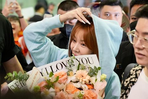'Chị đại Kpop' Jessi bất ngờ đến Việt Nam, thưởng thức món ăn truyền thống