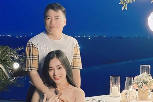 Shark Bình khỏe ảnh tình tứ bên Phương Oanh và mẹ nhân ngày đặc biệt