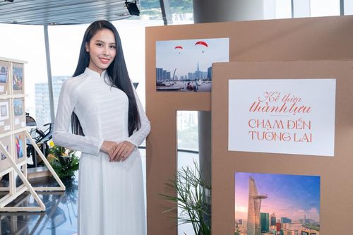 Á hậu Ngọc Hằng và nhiều nhiếp ảnh gia tham dự triển lãm về ngành du lịch TP.HCM
