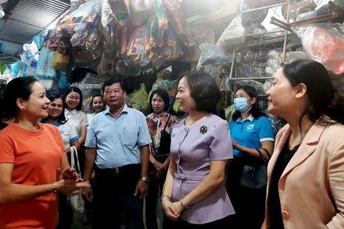 Hà Nội: Hội viên, phụ nữ chia sẻ kinh nghiệm ứng xử 'Chợ văn minh - an toàn - hiệu quả'