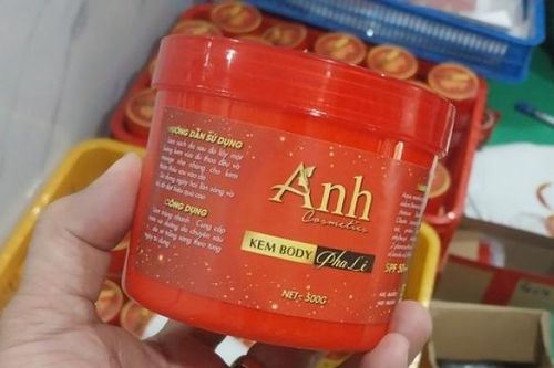 Tây Ninh: Tịch thu 166 hũ mỹ phẩm không đủ điều kiện lưu thông