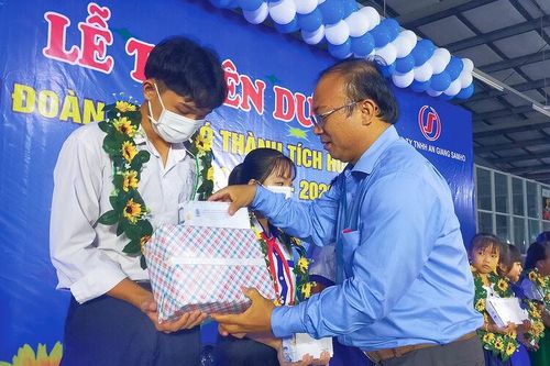An Giang: Tiếp sức cho con công nhân đầu năm học