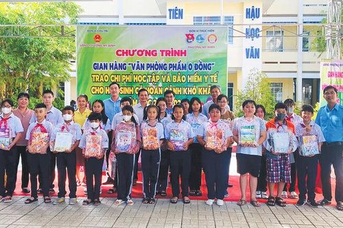 TP. Long Xuyên chăm lo khuyến học - khuyến tài