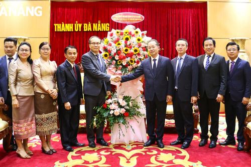 Tổng Lãnh sự Lào tại thành phố Đà Nẵng chúc mừng Quốc khánh 2-9