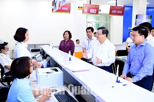 Chủ tịch UBND tỉnh Nguyễn Văn Sơn kiểm tra việc tiếp nhận và giải quyết thủ tục hành chính về lĩnh vực đất đai